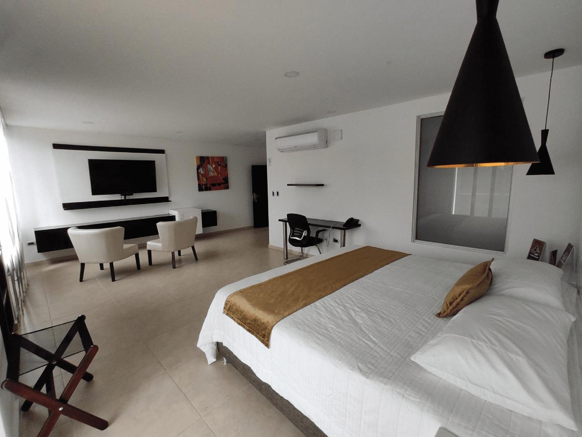 Hotel Andinos Plaza Florencia 프로렌시아 외부 사진